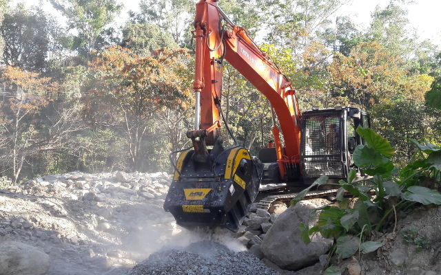 Crusher Bucket BF70.2 excavator Tata-Hitachi Zaxis140 