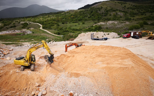 Eliminación de los materiales inertes, ningún costo ¡Una oportunidad!