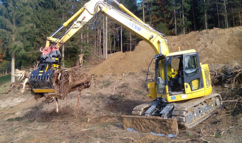 Müşterimiz çalı cırpıyla kaplı bir zeminin ıslah edilmesi ve kamyona yüklenmesi için MB-G900 hidrolik kavrayıcıyı seçti. Müşterimiz çalı cırpıyla kaplı bir zeminin ıslah edilmesi ve kamyona yüklenmesi için MB-G900 hidrolik kavrayıcıyı seçti.