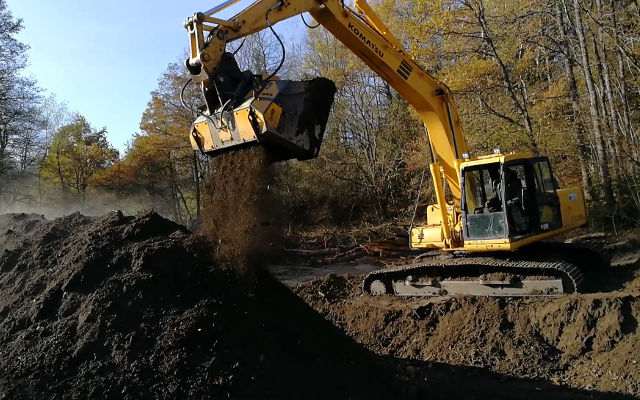 Quels ont été les avantages du godet cribleur MB sur ce chantier?