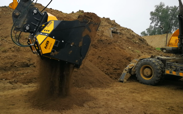 The MB-HDS320 shafts screener processes soil and rock to reinforce river banks.