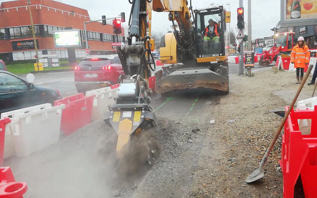 MB Crusher creating the grooved rail to the Bordeaux Mérignac Airport