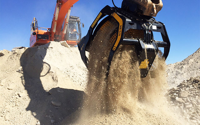 Rotary screening bucket sifting material 