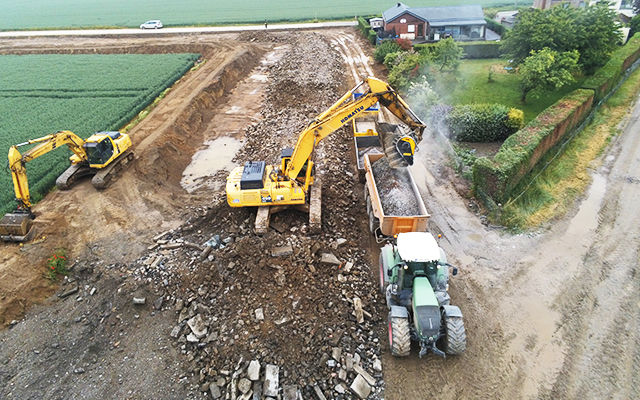 Un concasseur à mâchoires MB Crusher BF135.8 utilisé comme station de recyclage pour obtenir des agrégats sur place.