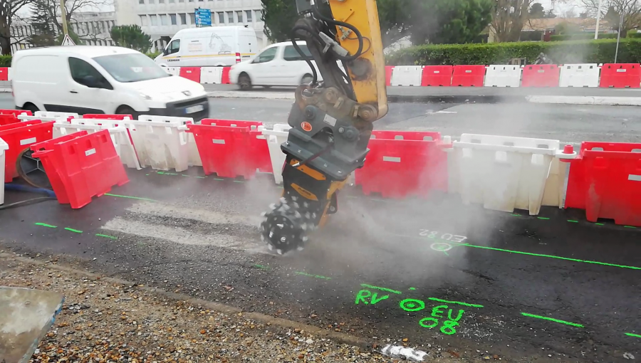 MB Crusher: tracing the route for the new tram to Bordeaux Mérignac Airport