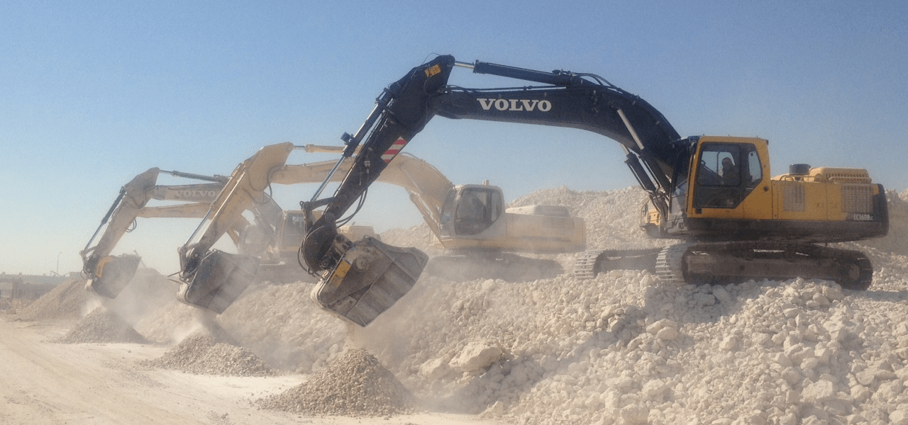 crusher bucket at work