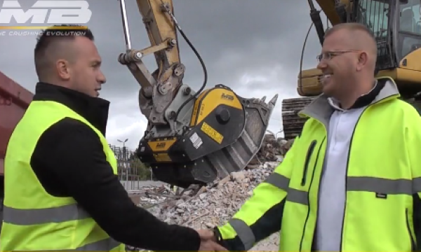 ABBIAMO SCELTO MB CRUSHER PER I BASSI COSTI DI MANUTENZIONE E LA MOBILITA’ DELLA BENNA FRANTOIO.