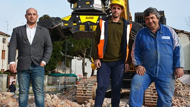 L'impresa Panfilo in cantiere con la pinza selezionatrice MB Crusher