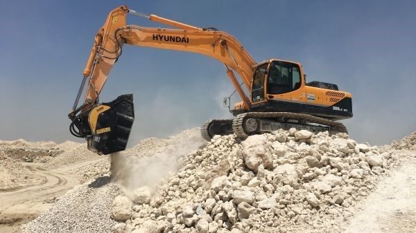 The crushed waste that the BF90.3 crusher bucket generates can be reused for various application areas, either in quarries or on other construction sites. 