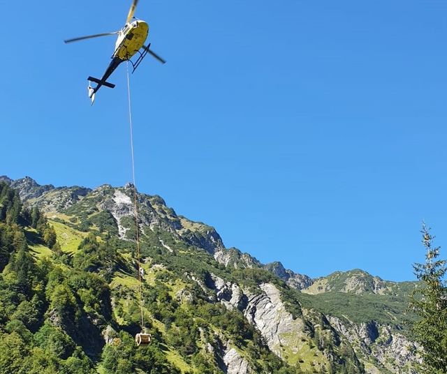 News - Una benna frantoio BF60.1 in volo sulle Alpi Bavaresi