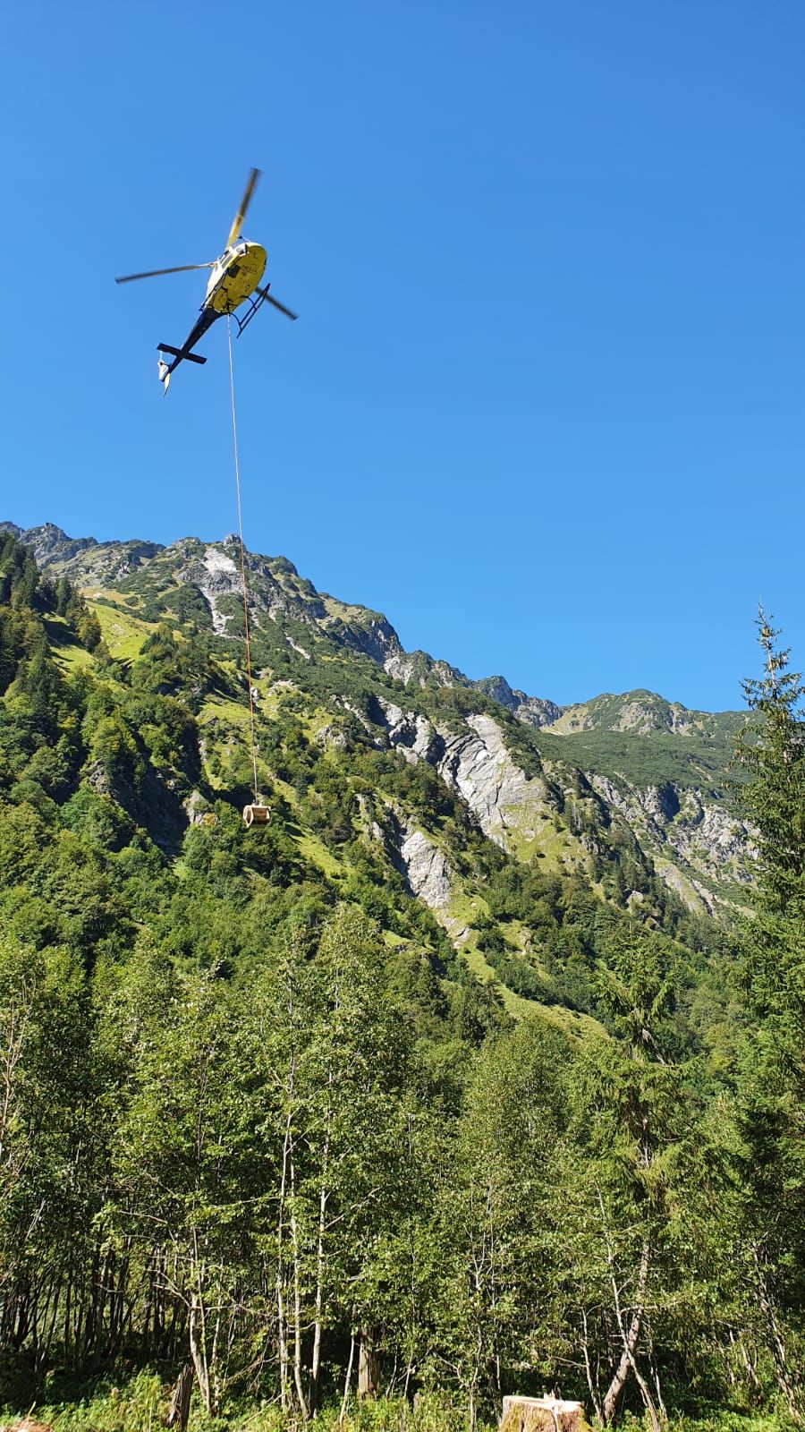 Ein MB-Backenbrecherlöffel BF60.1 geht in die Luft