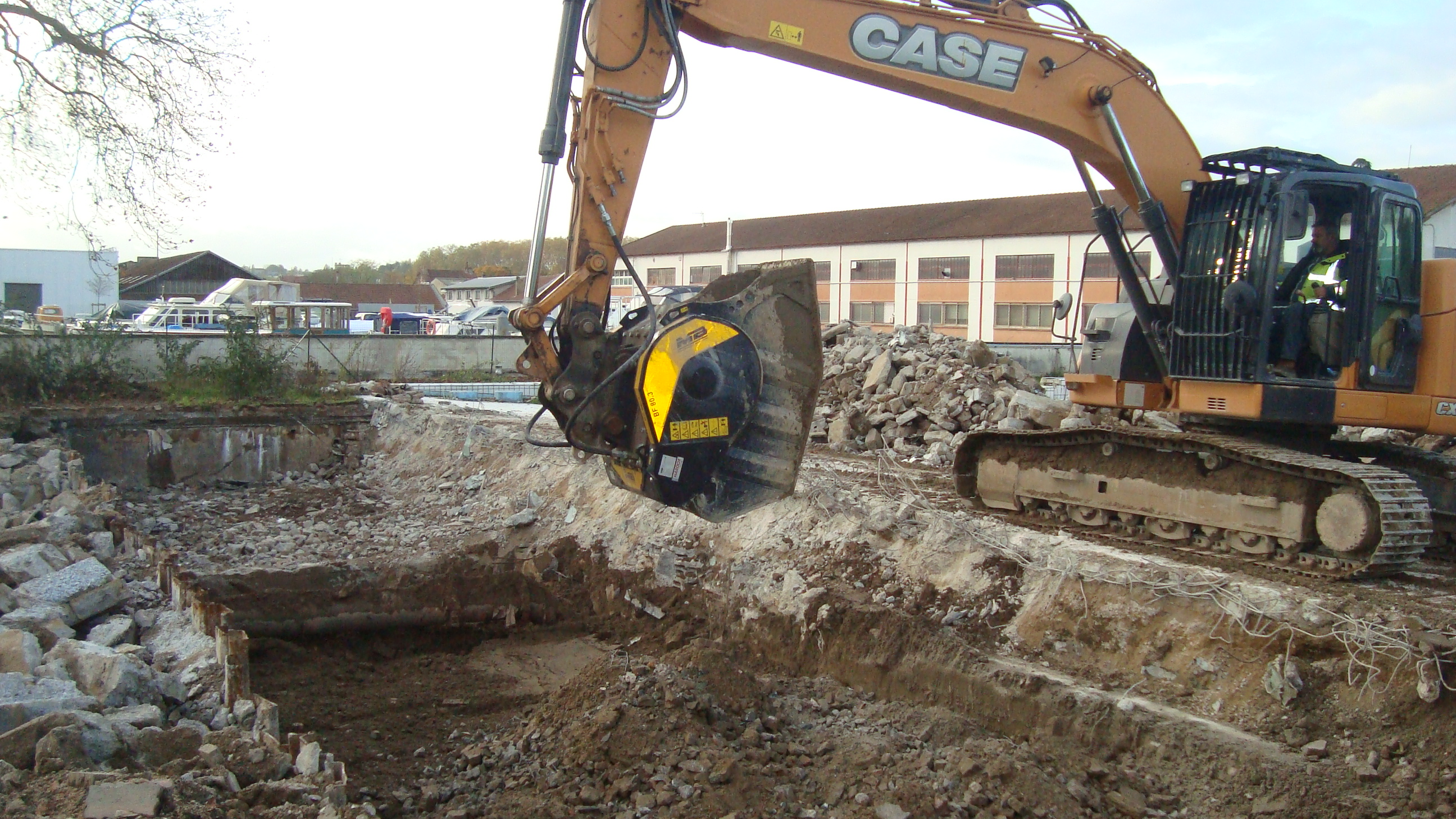 MB Crusher | FR | DEVENEZ COMPÉTITIFS, RÉDUISEZ LES COÛTS SUR CHANTIER AVEC MB CRUSHER