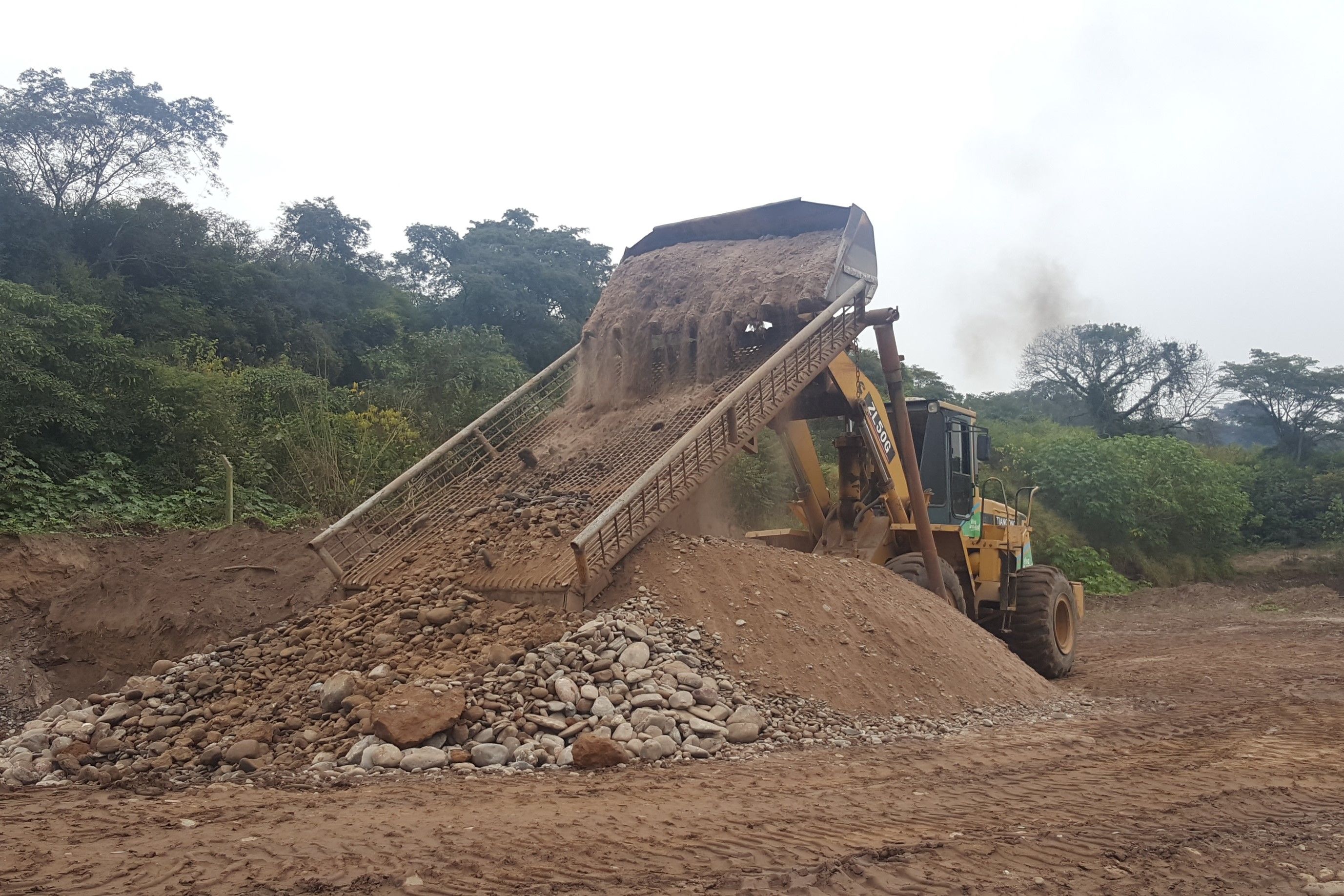 Já usou uma peneira fixa de canteiro de obras para selecionar o material?