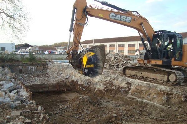 CONHEÇA AS MÁQUINAS QUE ANULAM OS CUSTOS DE TRANSPORTE DO MATERIAL ESCAVADO