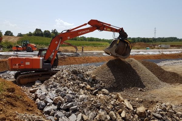 DÉCOUVREZ LES MACHINES QUI ÉLIMINENT LES FRAIS DE TRANSPORT DES MATÉRIAUX EXCAVÉS