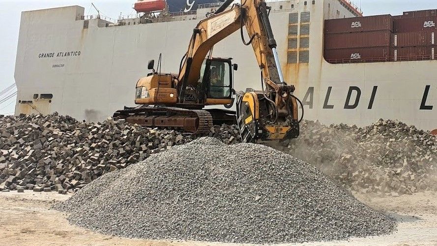 MB Crusher lavora nei porti e negli aeroporti