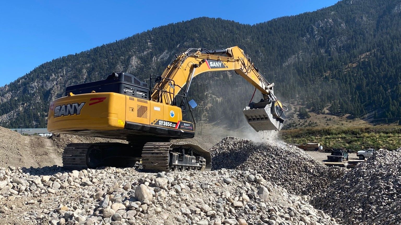 MB Crusher Bucket at work for BSLM