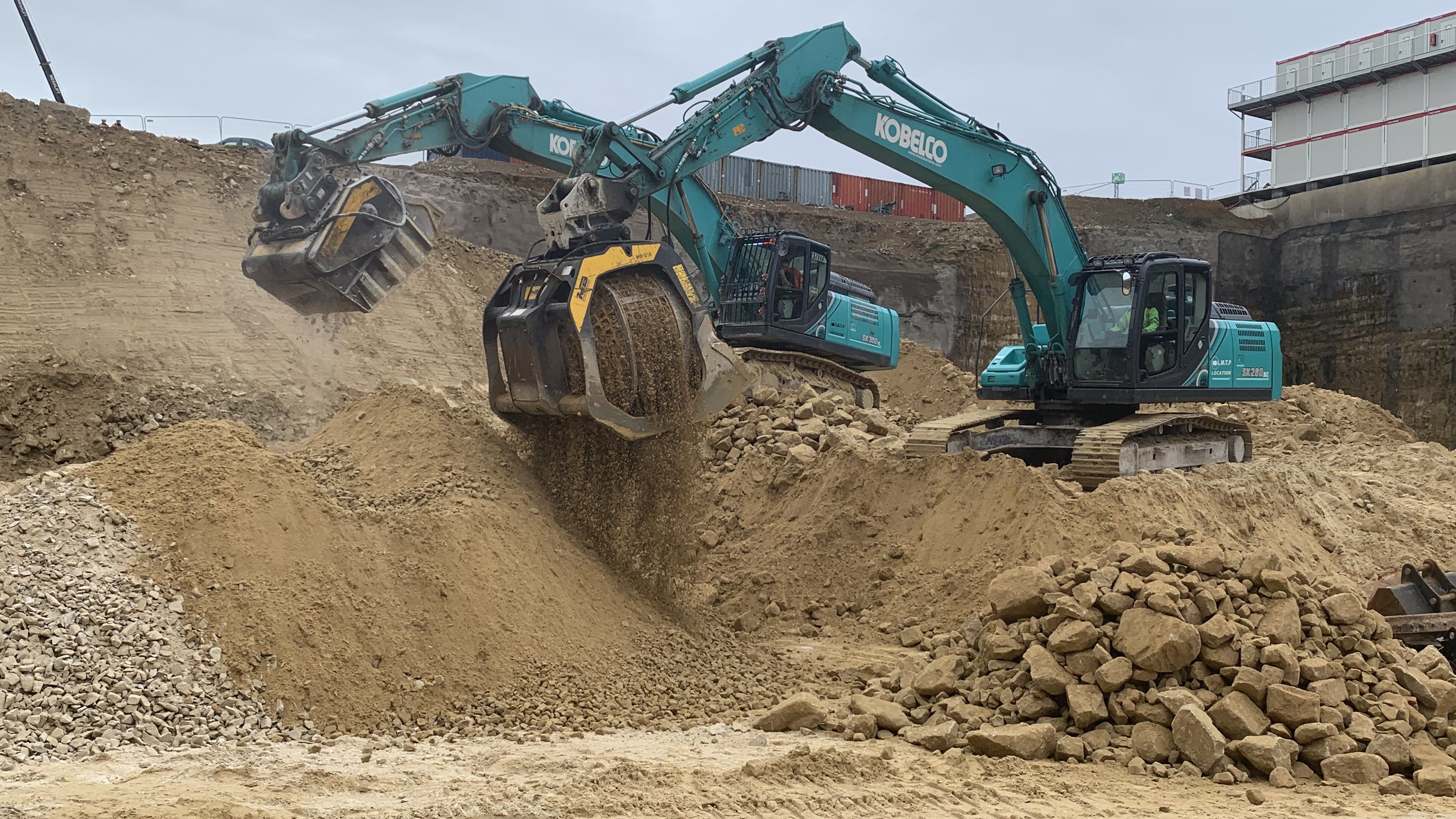 Ein recyclingzentrum auf jeder Baustelle