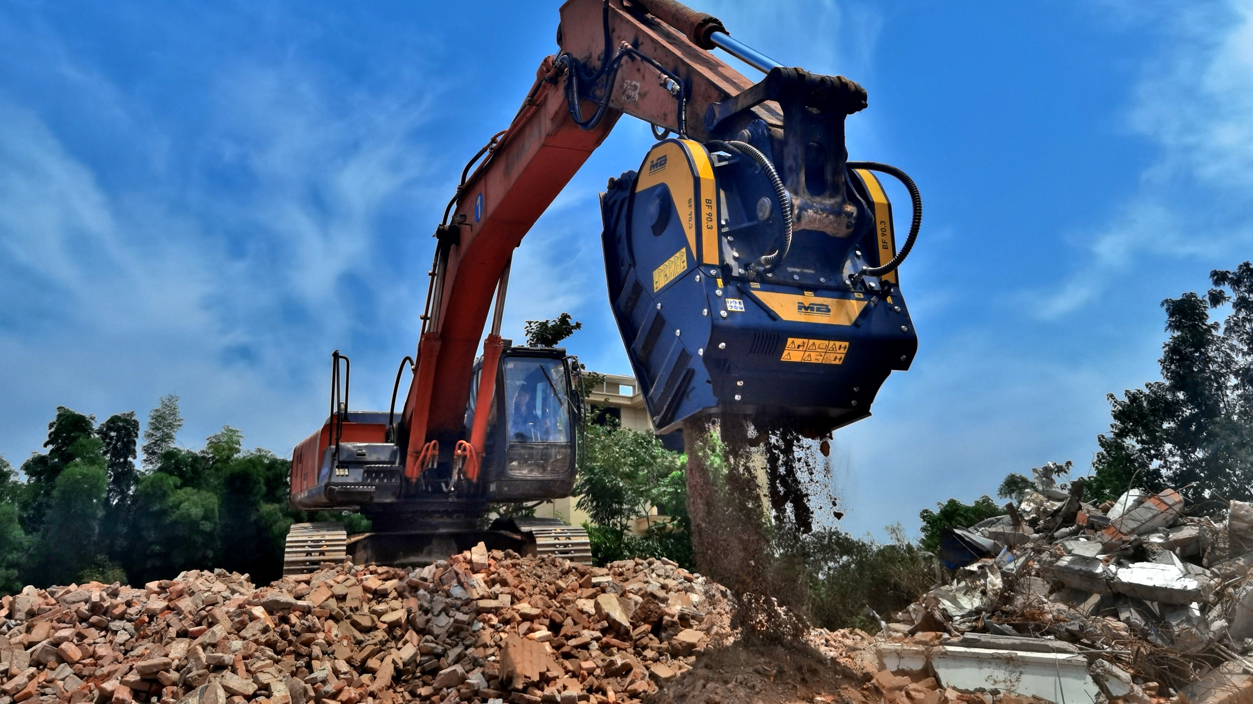 Ein recyclingzentrum auf jeder Baustelle