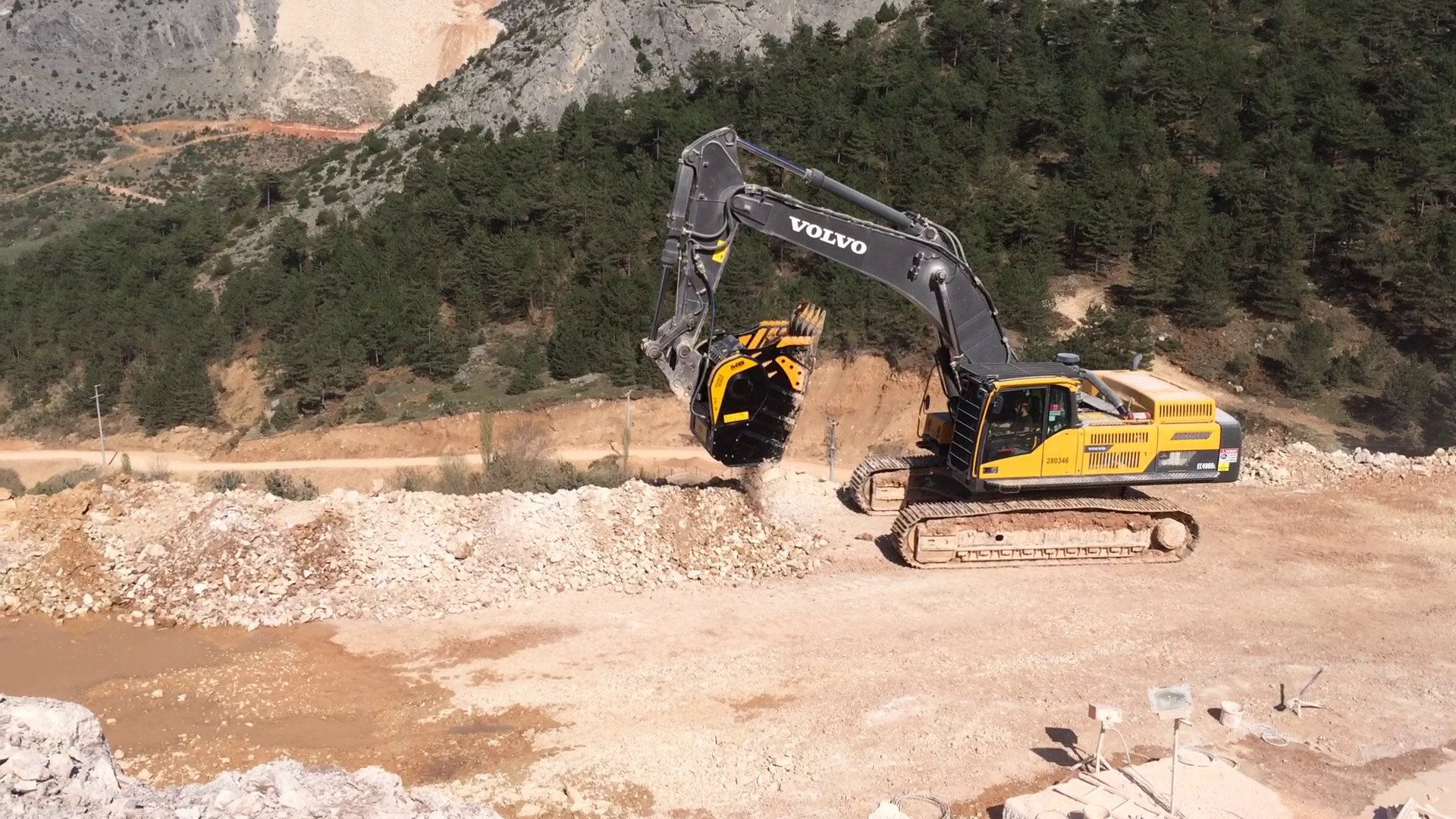 Ein recyclingzentrum auf jeder Baustelle